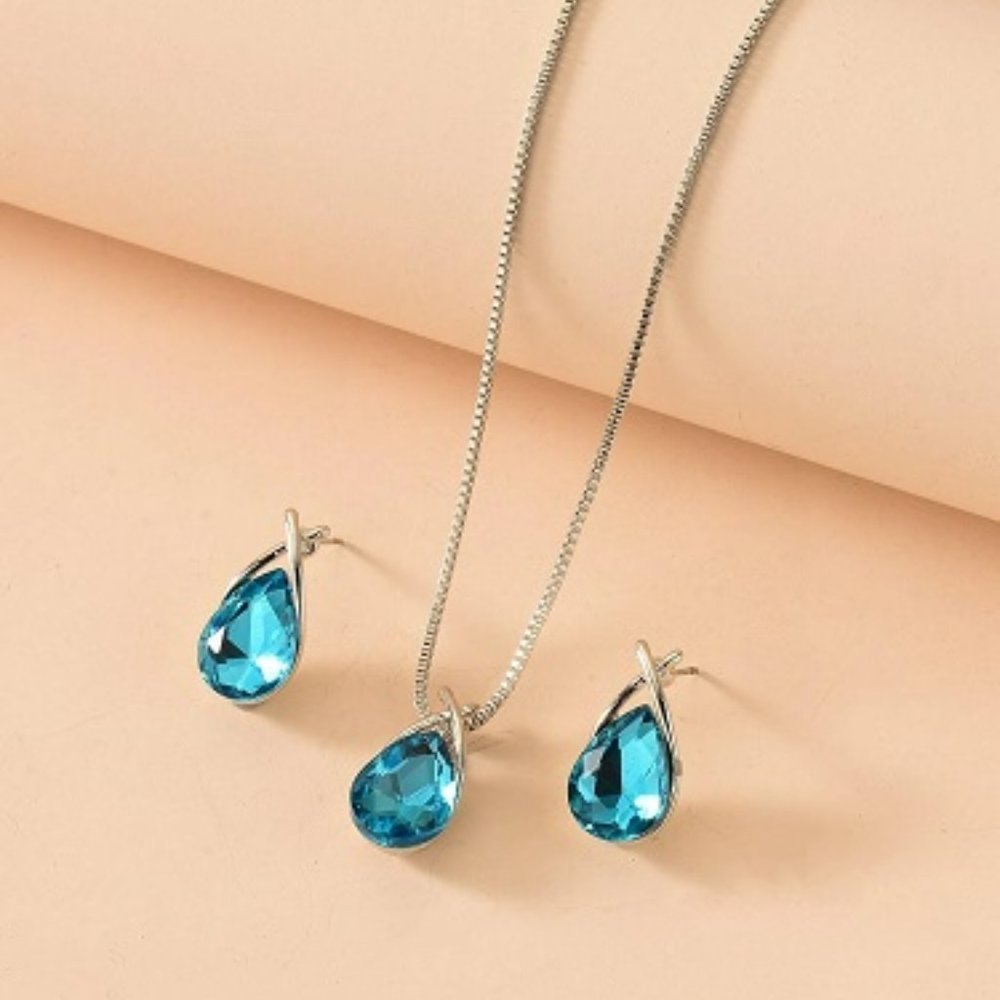 Silver Colored Chain with Blue Teardrops Jewelry Set